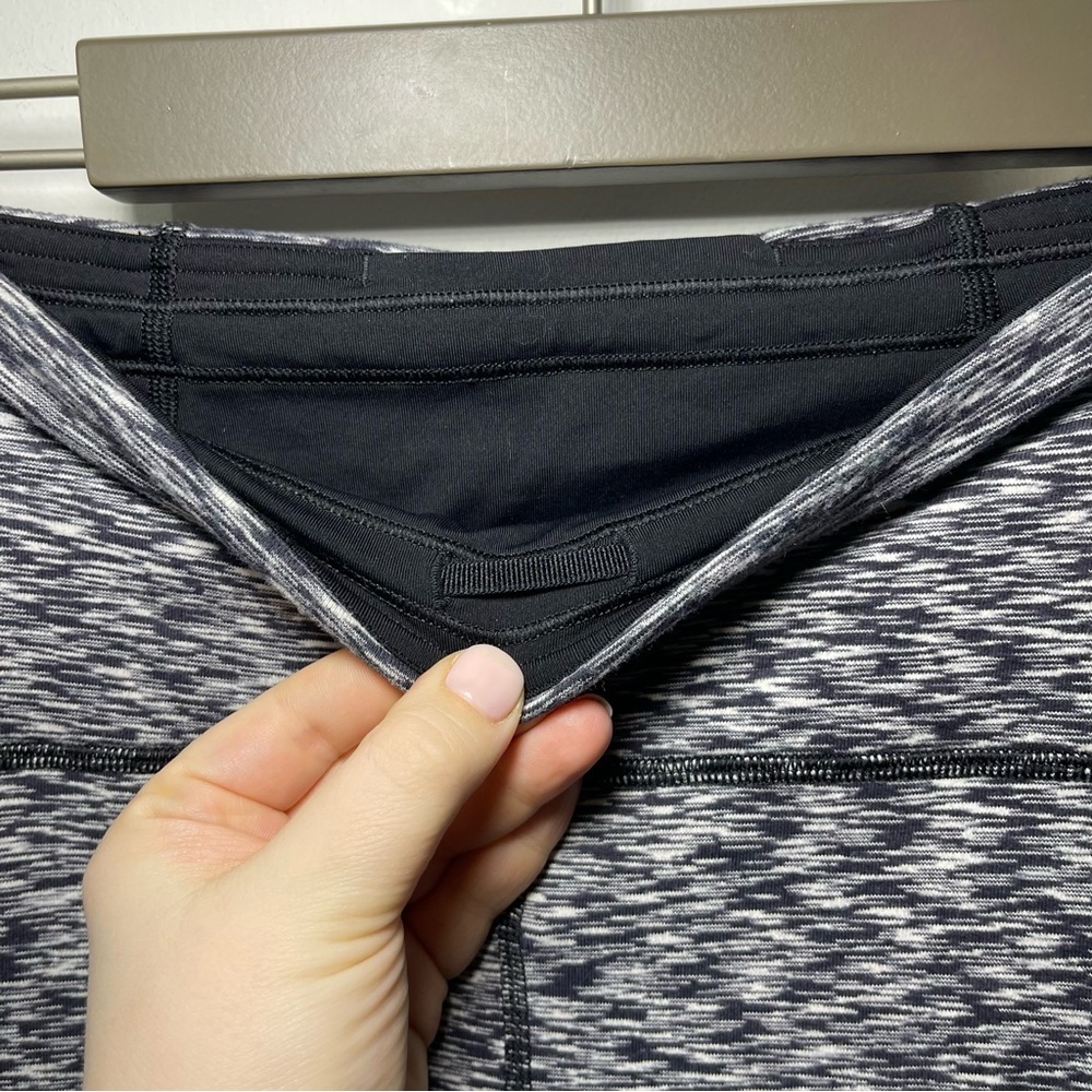 Lululemon women's grey black ready to rulu ruched leg leggings in size US 6 - Picture 6 of 10